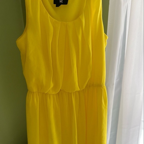 Yellow Sleeveless Dress - Picture 5 of 6